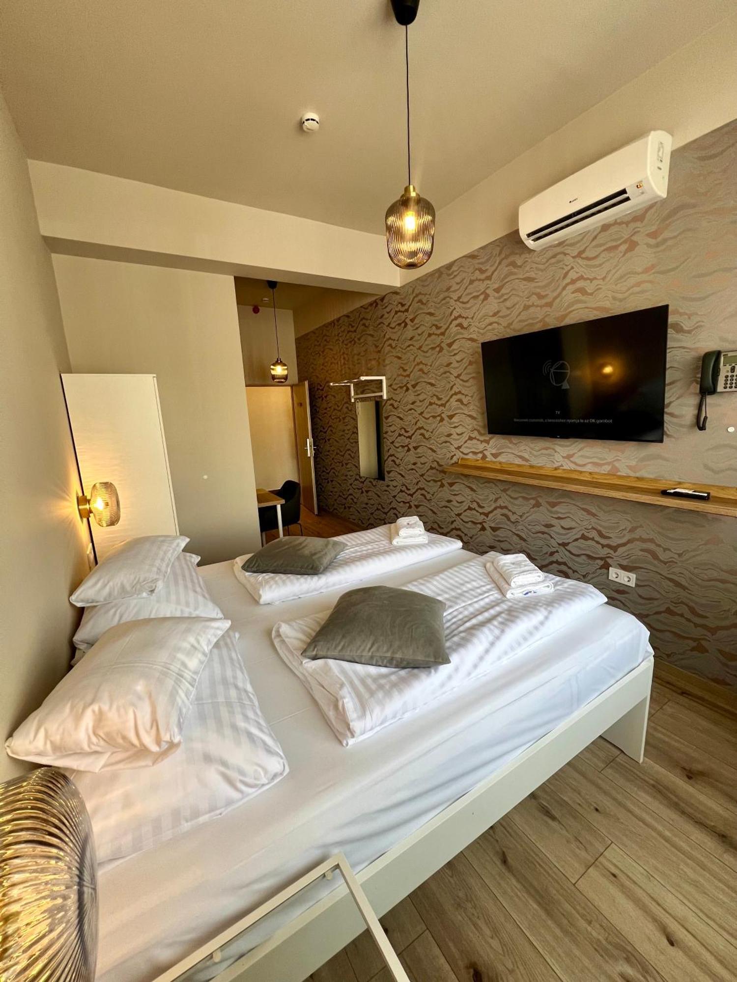 Boutique Hotel & Event Center ブダペスト エクステリア 写真